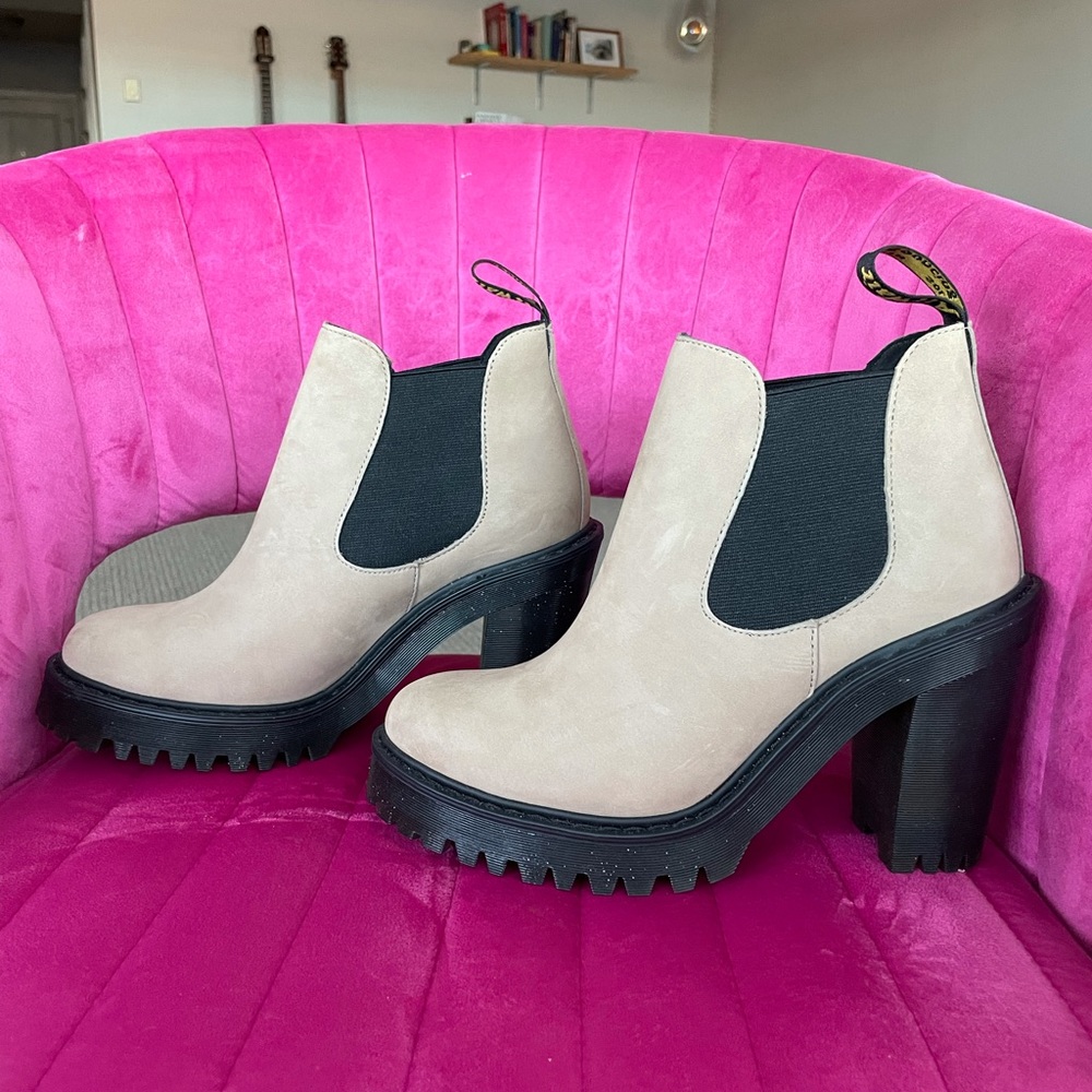 NWOT Dr. Martens Hurston Boots